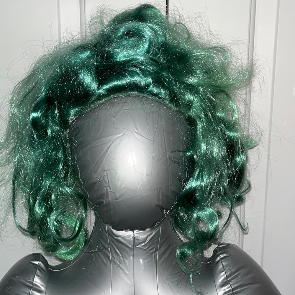 Green wig with elastic band short hair great for Halloween fun or party costume